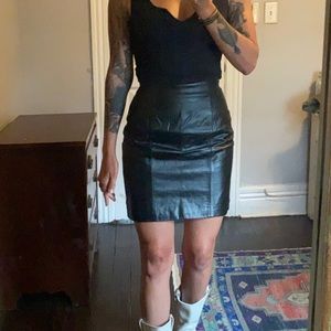 Y2K / vintage 1990s black leather mini skirt